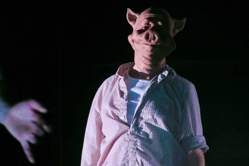 Szene aus GERMAN ROOTS Ruhrfestspiele Recklinghausen/ Thalia Theater Hamburg, Gaußstraße, Kostüme: Esther Bialas, Foto: Thomas Aurin