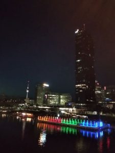 Wien  bei Nacht - Blick von der Donauinsel. Christian Lindner-Portfolio mit 3 ETFs