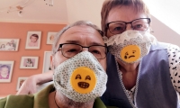 Erna Jahn hat auch zwei Smiley-Masken produziert