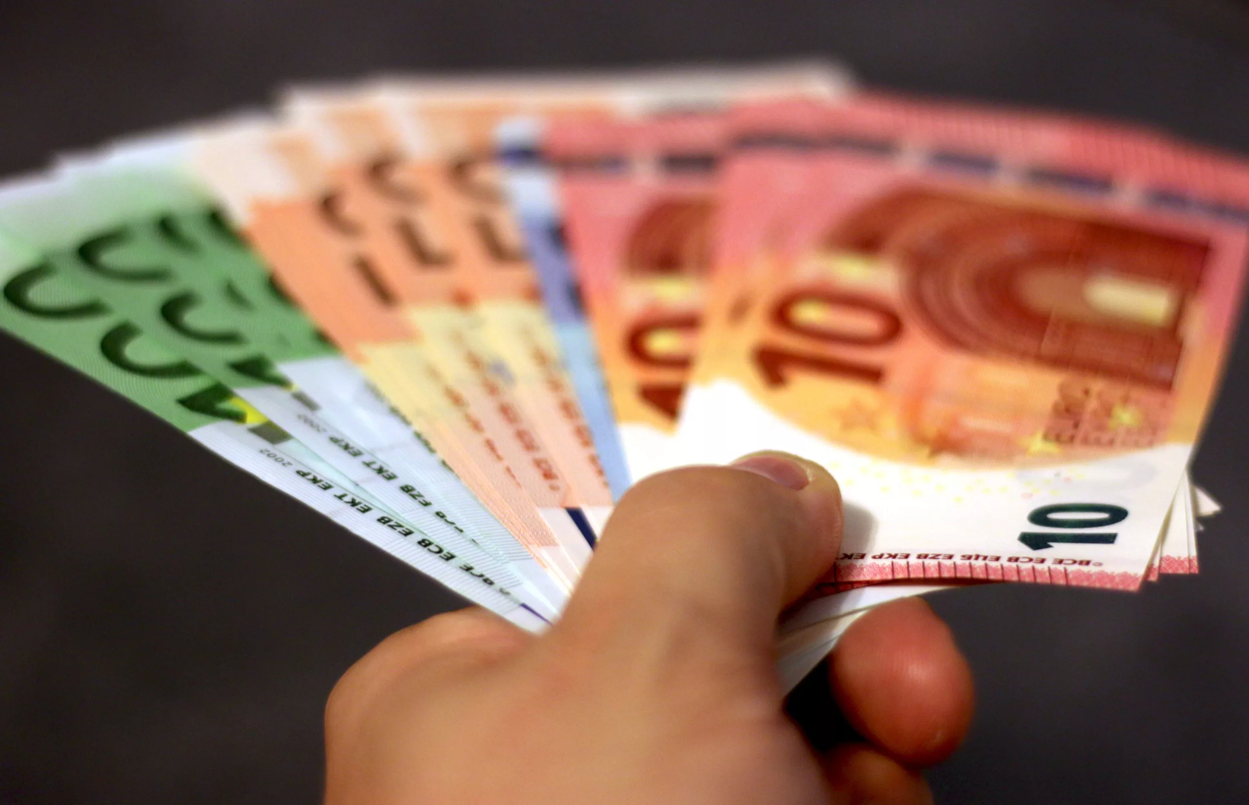 Verschillende briefjes van tien, twintig, vijftig en honderd euro © Pixabay