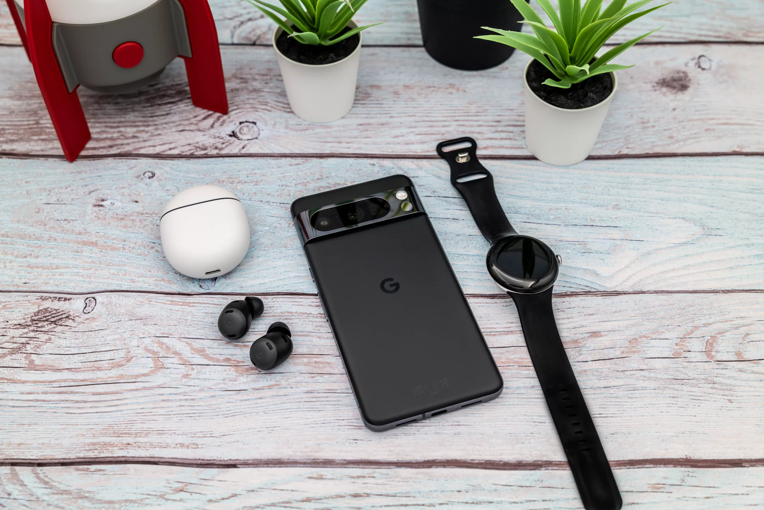 Google Pixel 8 Pro, Google Pixel Buds, Google Pixel Watch