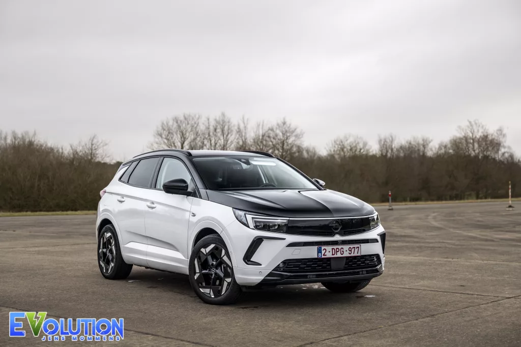 Voorkant Opel Grandland GSe