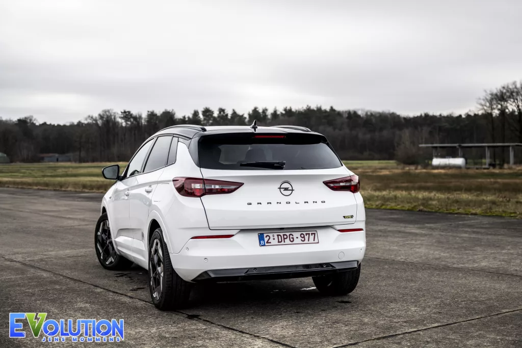 Achterkant van de Opel Grandland GSe