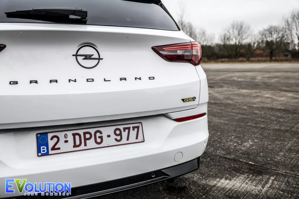 Achterkant van de Opel Grandland GSe