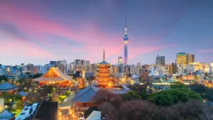 De skyline van Tokyo waar op zaterdag 30 maart de 2024 Tokyo E-Prix wordt verreden.