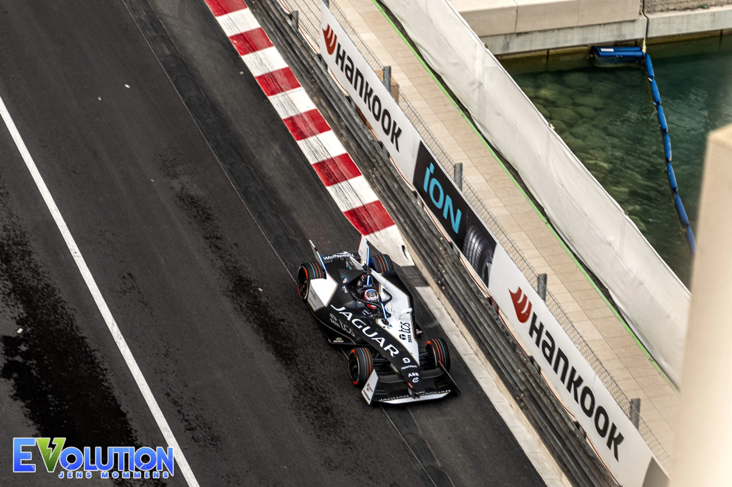 Mitch Evans (Jaguar) zet de snelste tijd neer tijdens de Eerste Vrije Training van de 2024 Monaco E-Prix