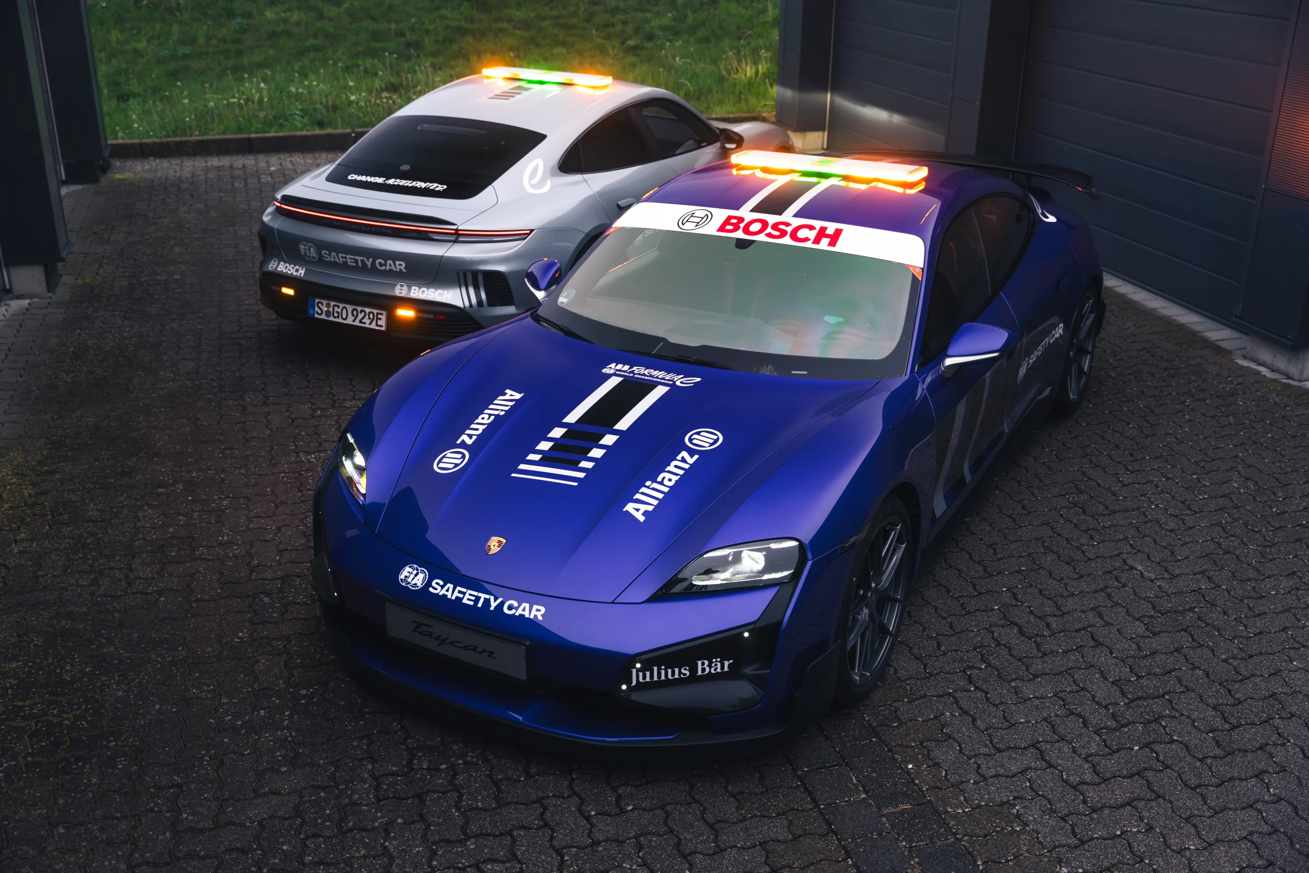 Nieuwe Porsche Taycan Turbo GT Safety Car van het ABB FIA Formula E Wereldkampioenschap.