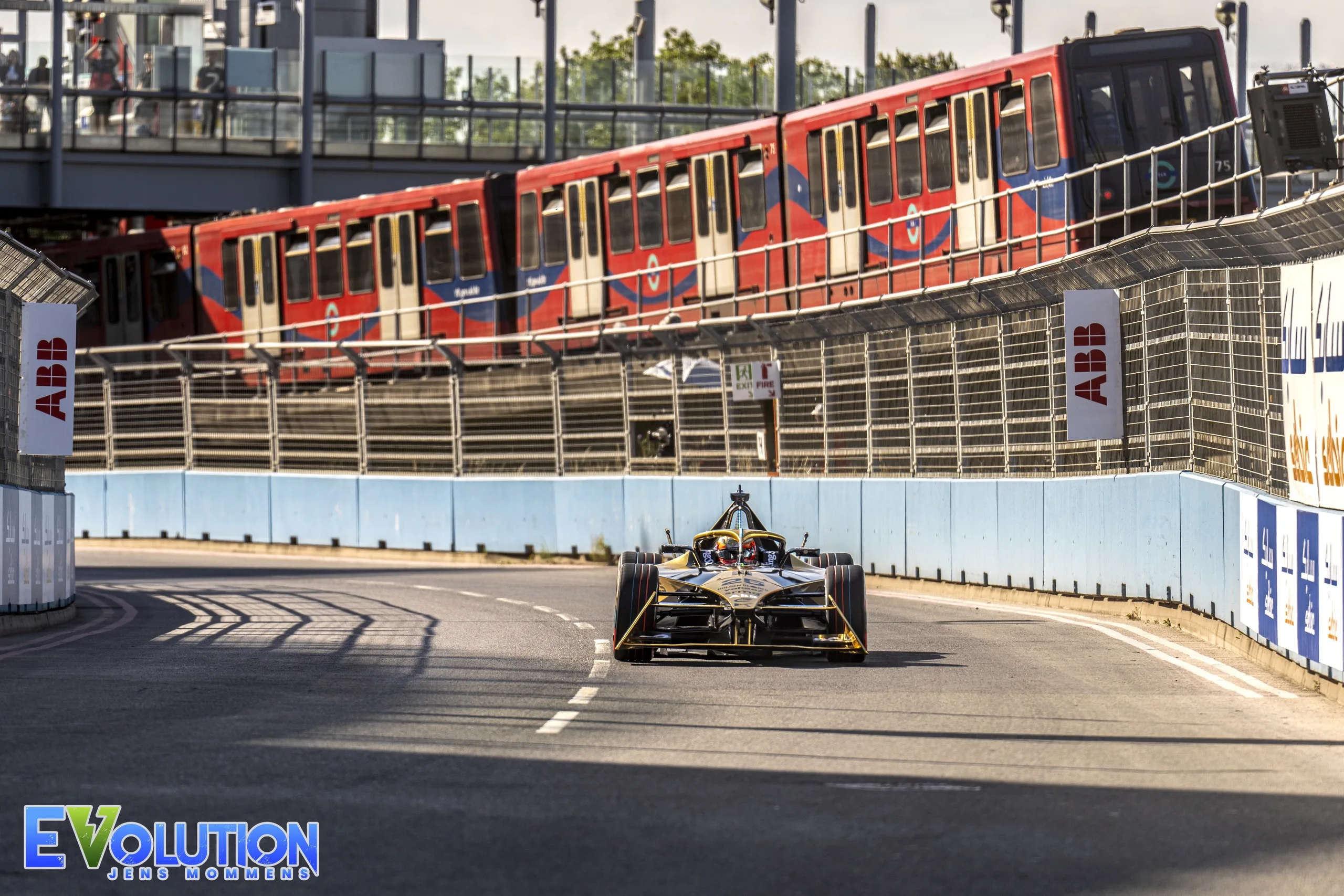 Jean-Éric Vergne (DS Penske) zet de snelste tijd neer tijdens de eerste vrije training van de 2024 London E-Prix, FIA Formula E © Jens Mommens / Momenol Images / EV-olution.be