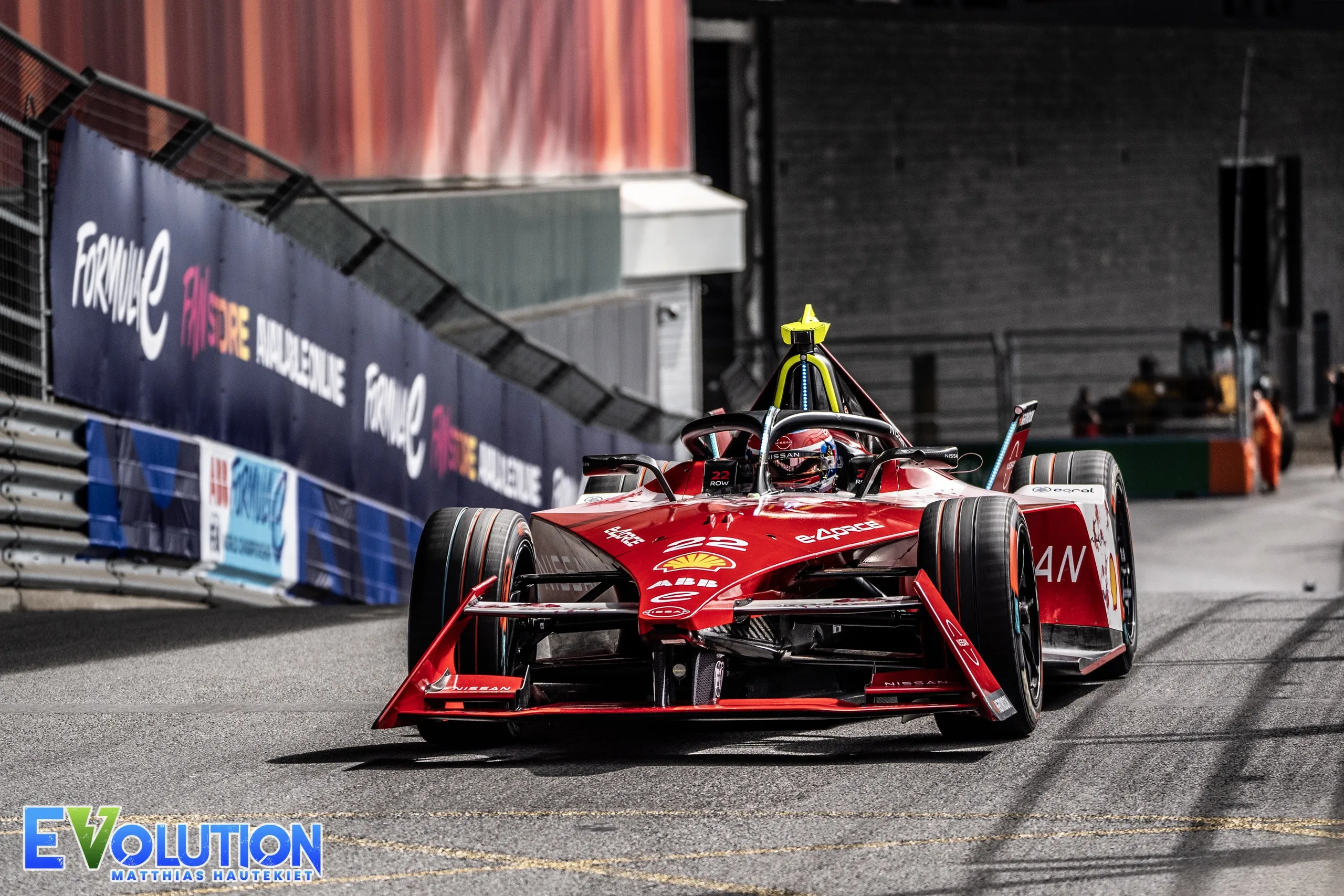 Oliver Rowland (Nissan) zet de snelste tijd neer tijdens de derde vrije training van de 2024 London E-Prix, onderdeel van het FIA Formula E Wereldkampioenschap © Matthias Hautekiet / Momenol Images / EVolution