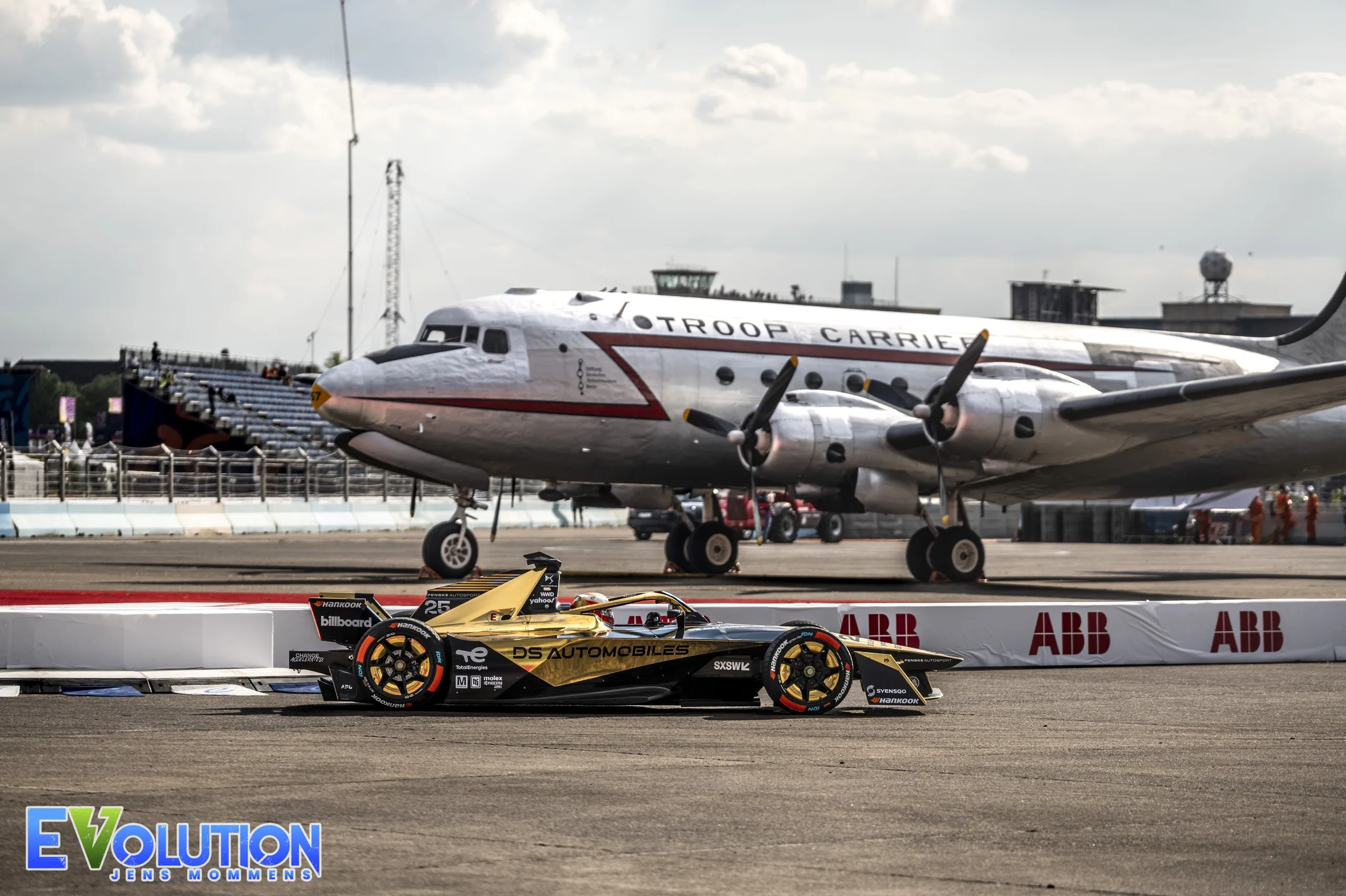 Jean-Éric Vergne (DS Penske) tijdens de 2024 Berlin Eprix, onderdeel van het ABB FIA Formula E Wereldkampioenschap © Jens Mommens / Momenol Images / EV-olution