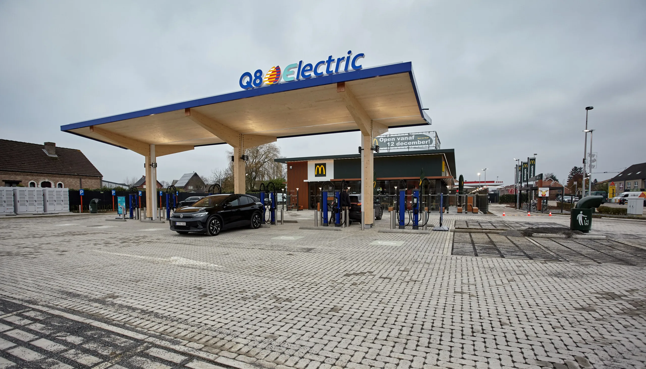 Nieuw snellaadstation van Q8 en Strom bij McDonald's in Heusden-Zolder © McDonald's
