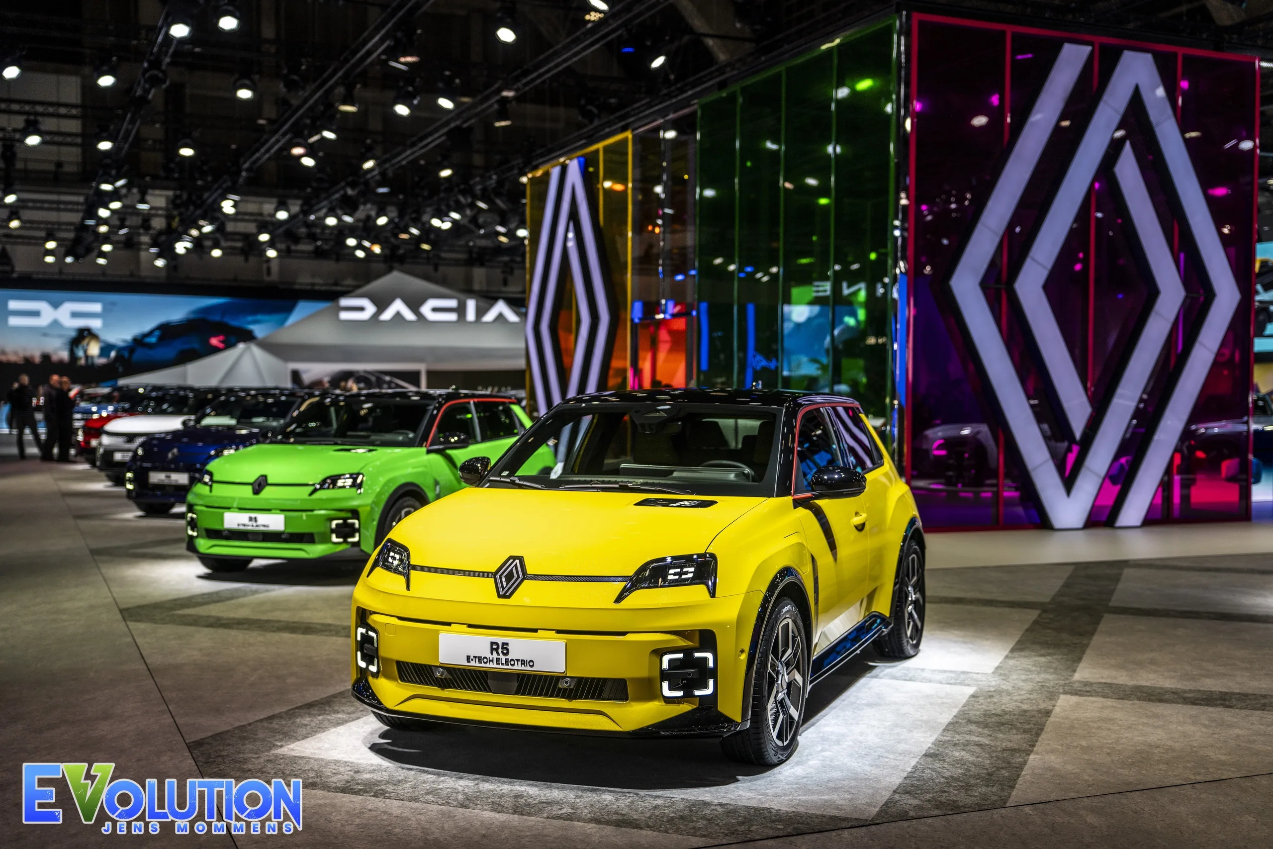 Renault 5 en Alpine A290 Car of the Year 2025 op het Autosalon, Brussels Motor Show