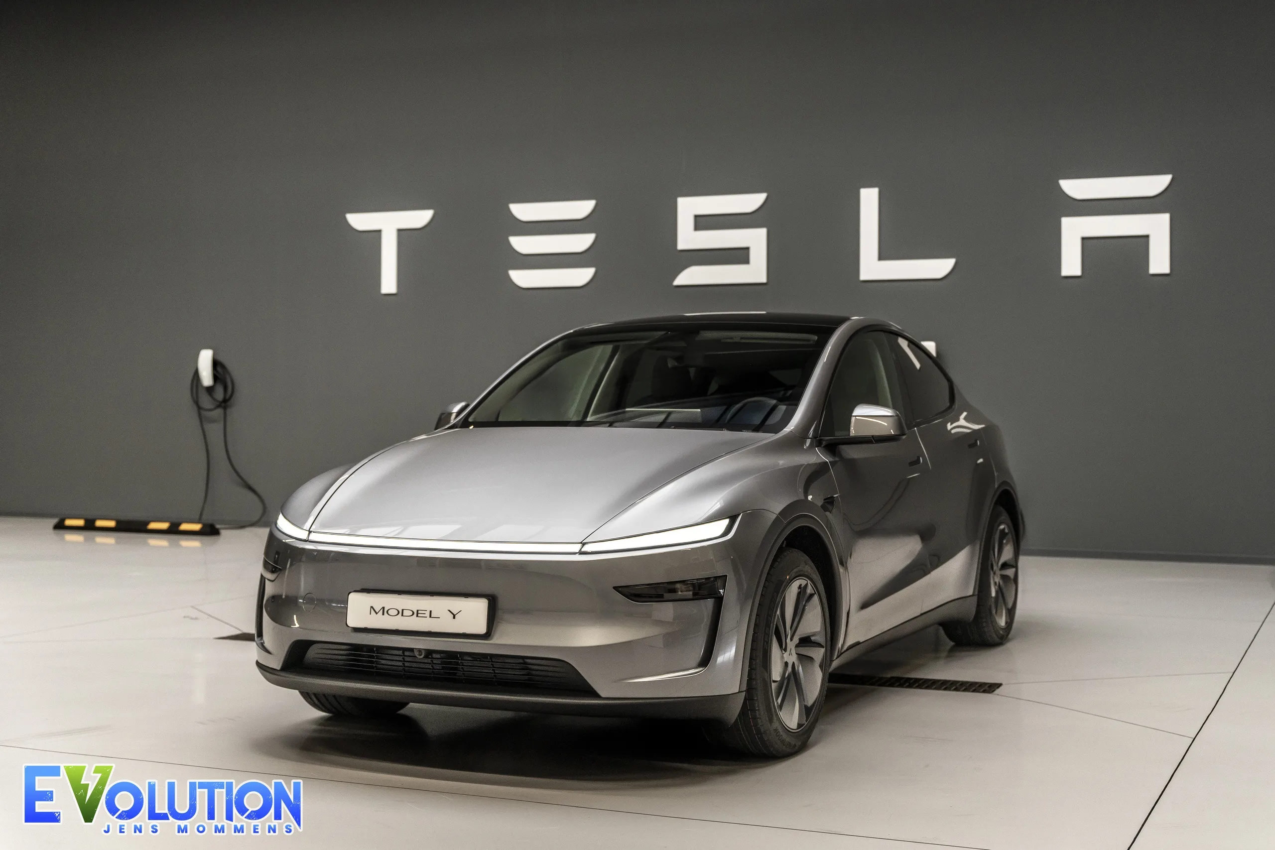Tesla model Y Juniper 2025