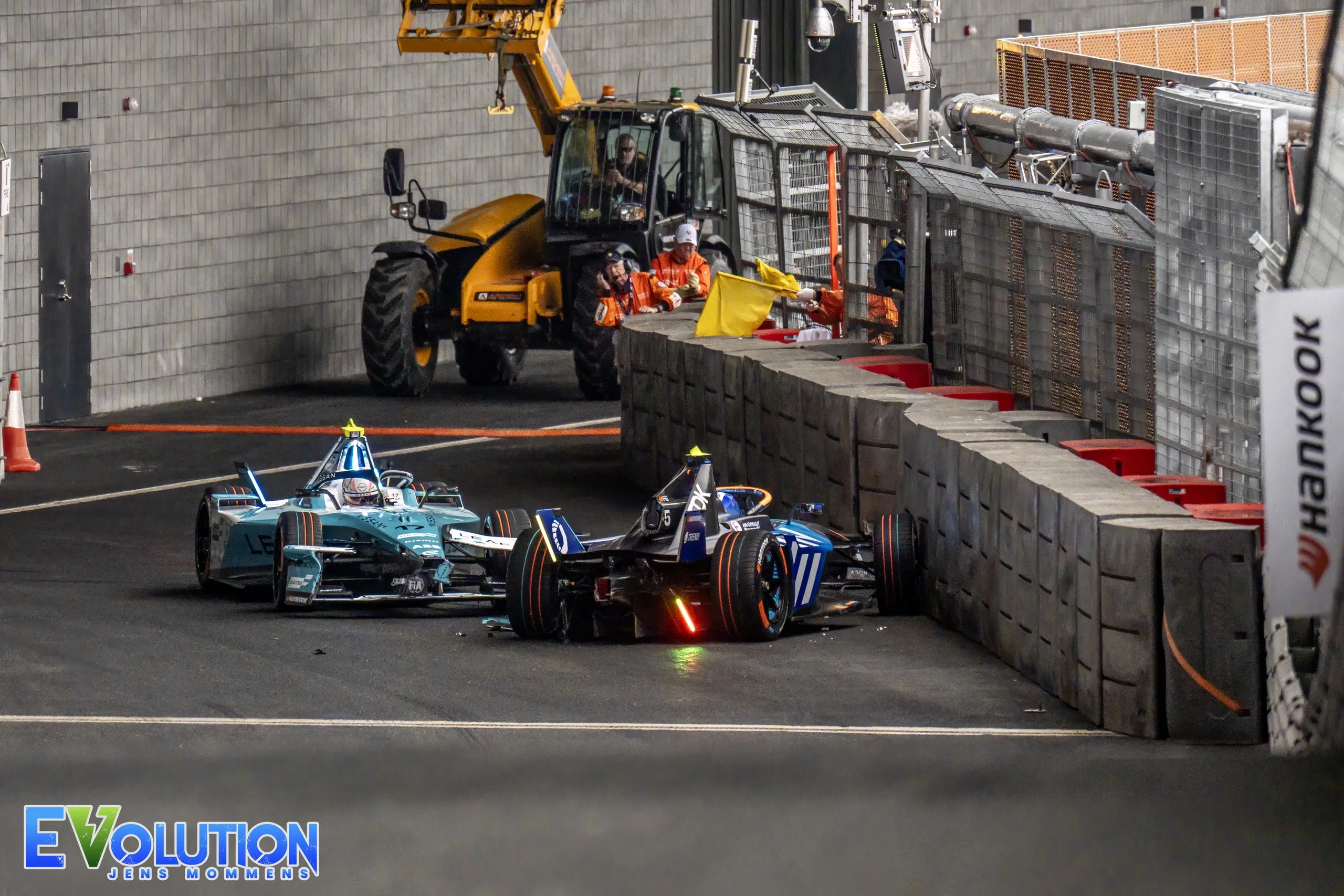 Taylor Barnard (McLaren) en Norman Nato (Nissan) crashen tijdens de London E-Prix op zondag 27 juli 2025 © Jens Mommens / Momenol Images