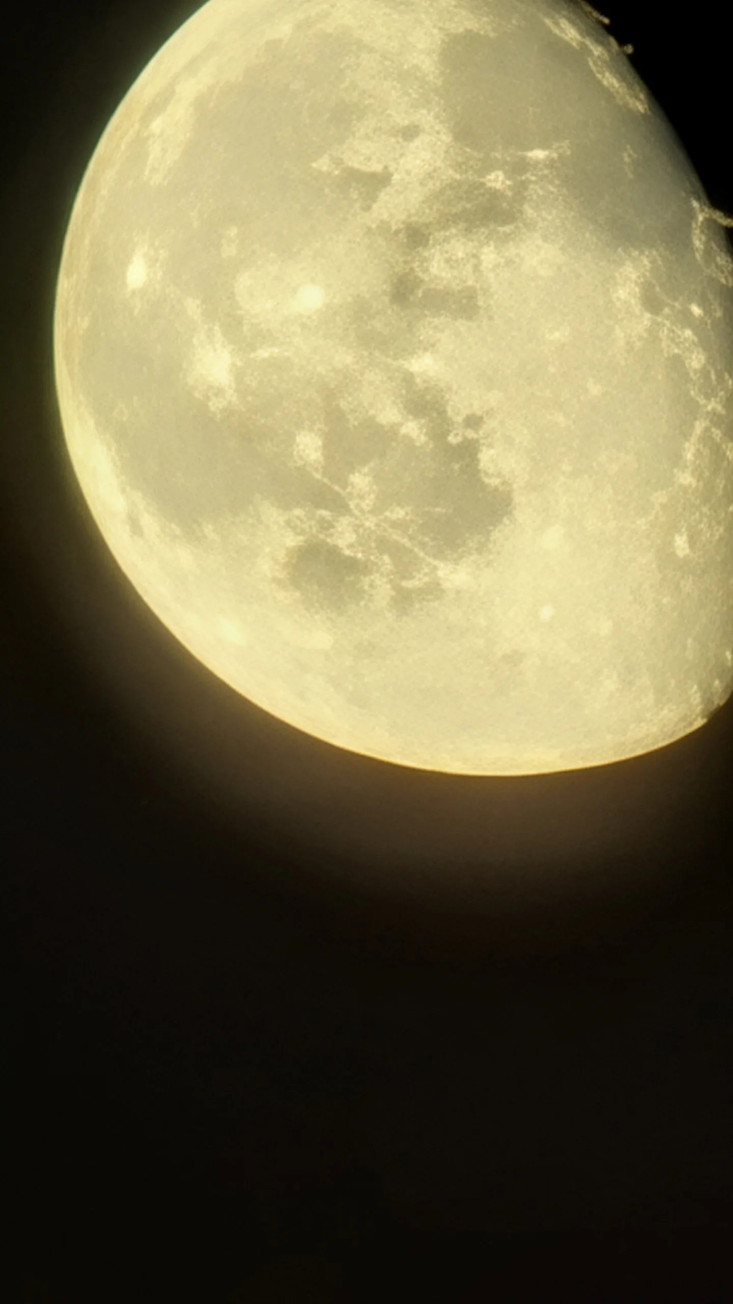 Foto van de maan op de Google Pixel 10 Pro met 100x zoom met Pro Res Zoom
