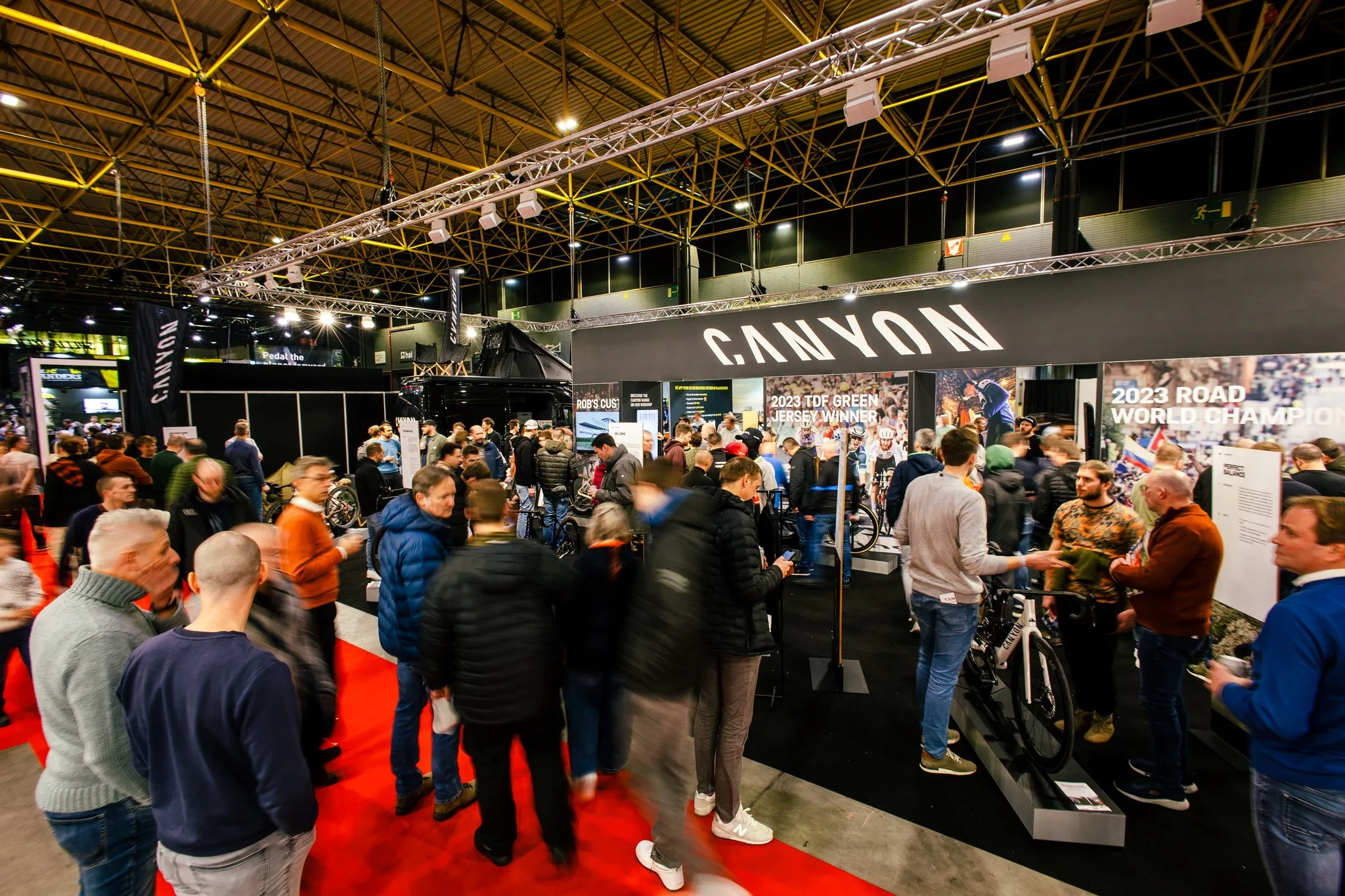 Veel bezoekers op de stand van Canyon tijdens Velofollies in Kotrijk Xpo © Canyon