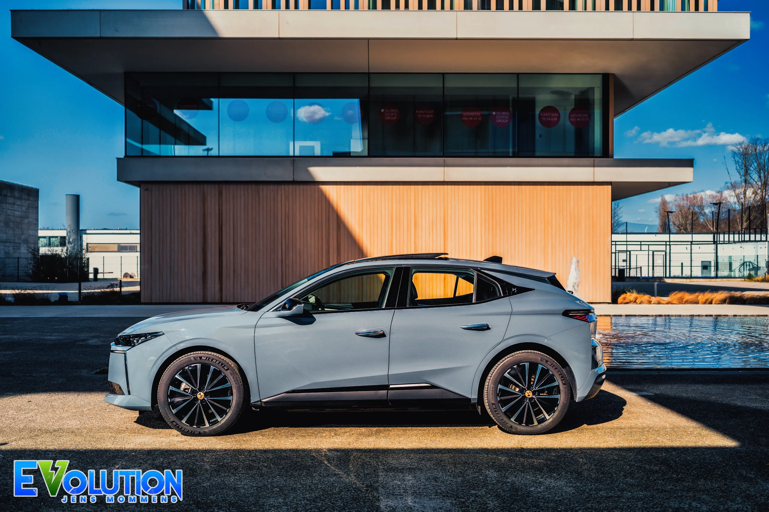DS N°4 E-Tense