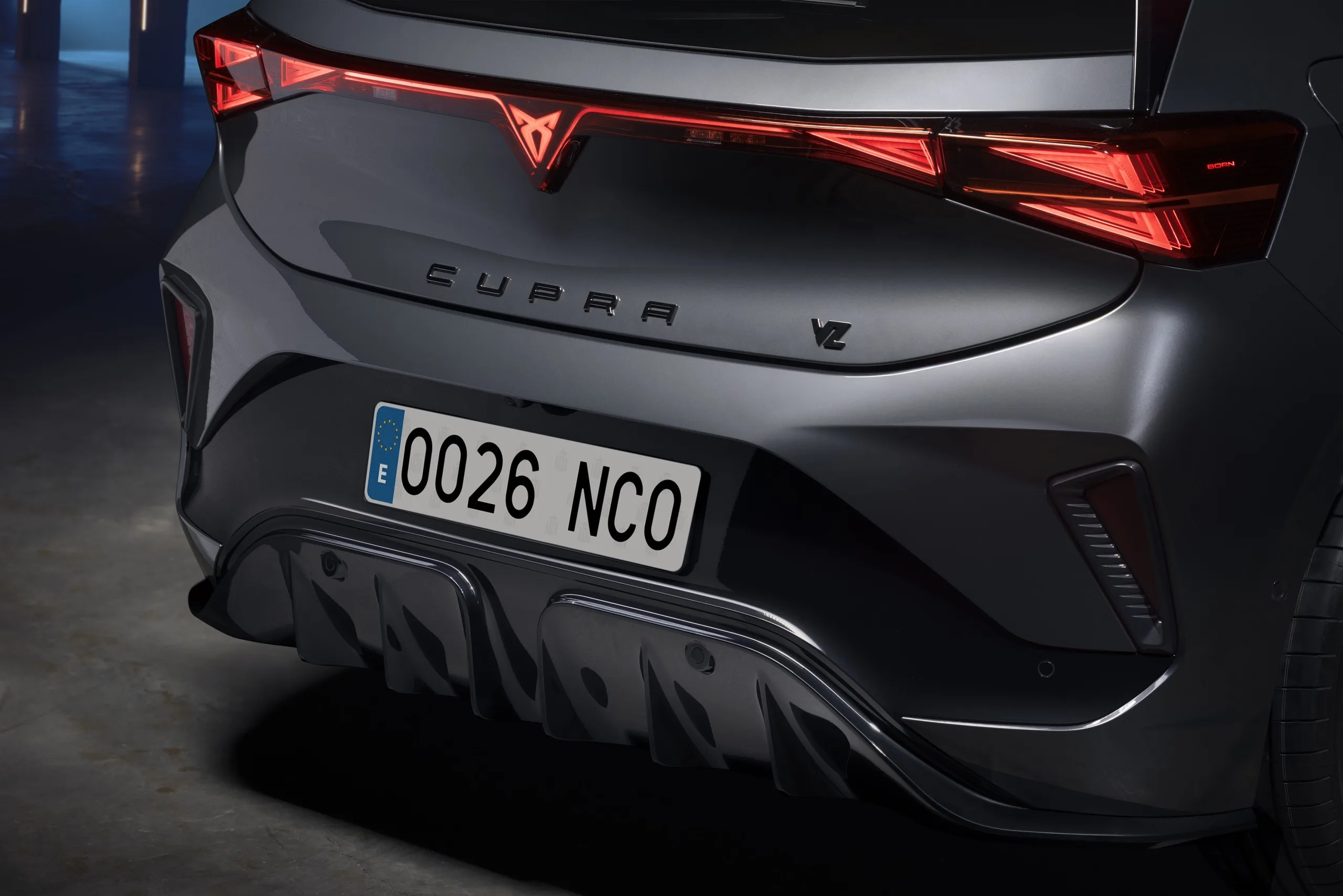 Verlicht logo en nieuwe diffuser op de Cupra Born