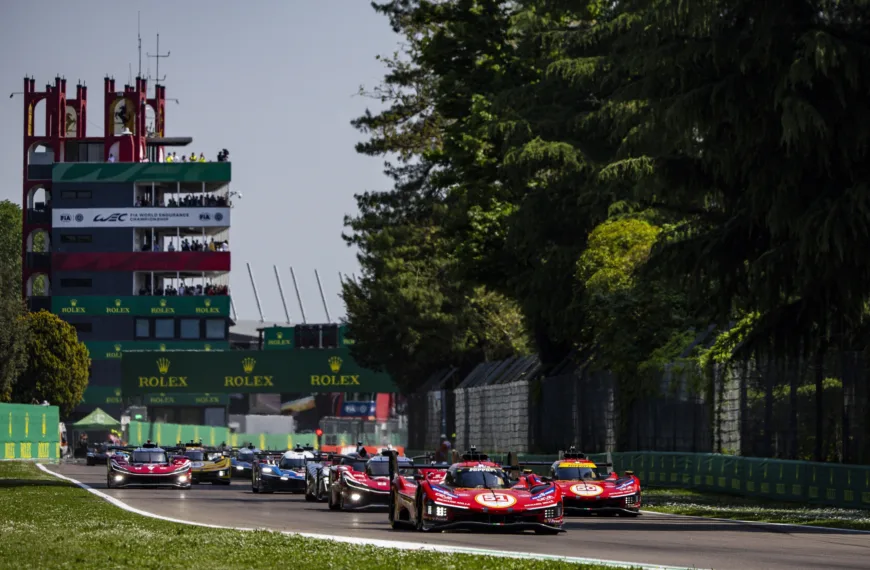 Start of the race, 51 CALADO James (gbr), GIOVINAZZI Antonio (ita), PIER GUIDI Alessandro (ita), Ferrari AF Corse, Ferrari 499P #51, Hypercar, action during the 6 Hours of Imola 2026, 1st round of 2026 FIA World Endurance Championship, from April 16 to 19, 2026 on the Autodromo Enzo e Dino Ferrari in Imola, Italy - Photo Julien Delfosse / DPPI