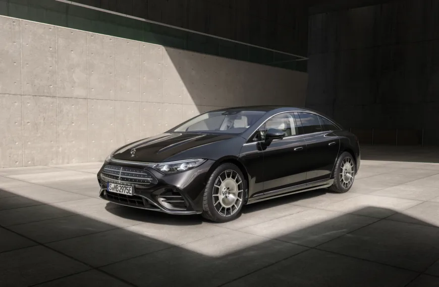 Mercedes-Benz EQS krijgt 800V-platform, kan snelladen aan 350 kW en krijgt rijbereik tot 925 kilometer. © Mercedes-Benz