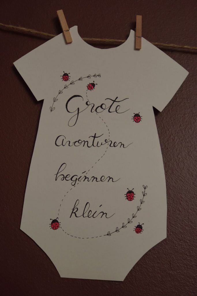 babyshower activiteit handletteren rompertjes