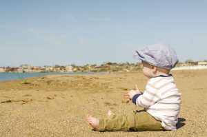 baby in zand