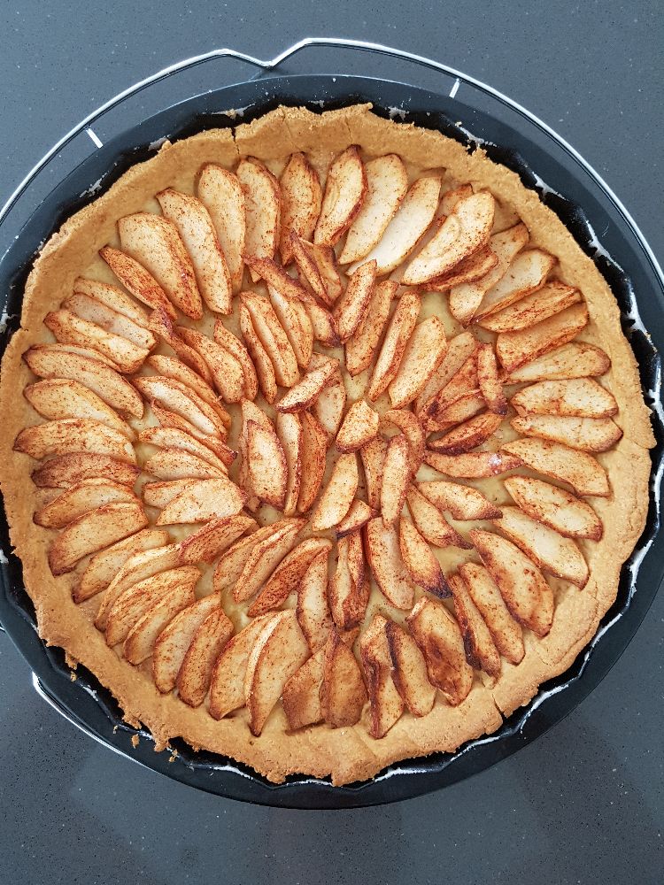 appeltaart met abrikozen confituur - na het bakken
