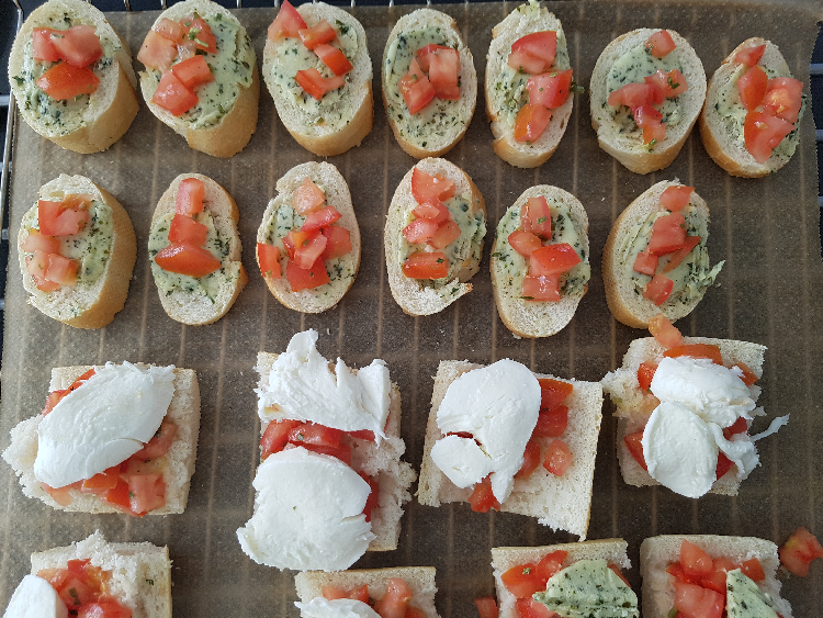 stokbrood in de oven met beleg