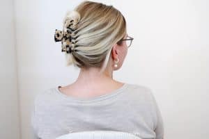 Claw clip hairstyle