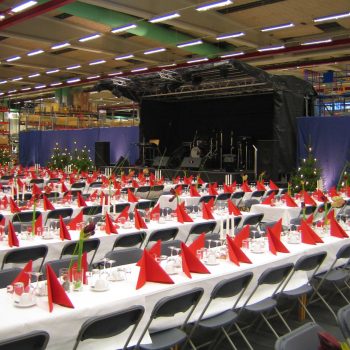37. Tetra Pak: Julfest på företag med hyrd scen, bord, stolar , belysning, etc.