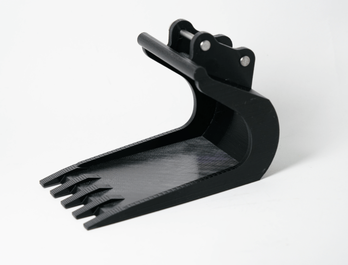Oversized shovel for the HUINA KABOLITE K336 (1:16)