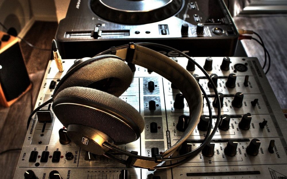 GUEST DJ