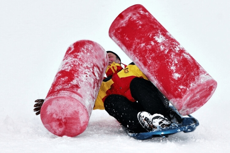 Crazy Wintergames i Åre - Utmana kollegorna i grenen "Alpin Bowling"