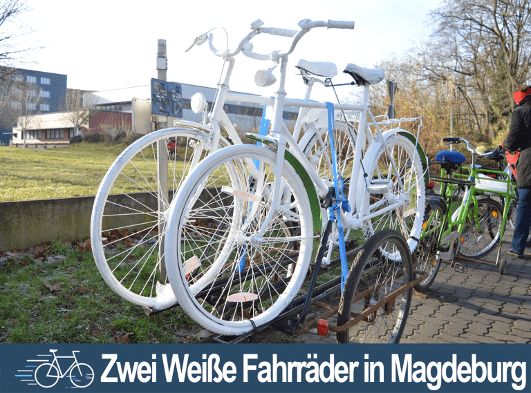 Zwei Weiße Fahrräder in Magdeburg aufgestellt