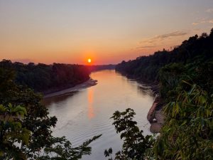 Zonsondergang in Tambopata Peru