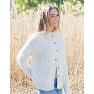 Snowy Bee Cardigan by DROPS Design - Cardigan Strikkeopskrift str. S - - Small