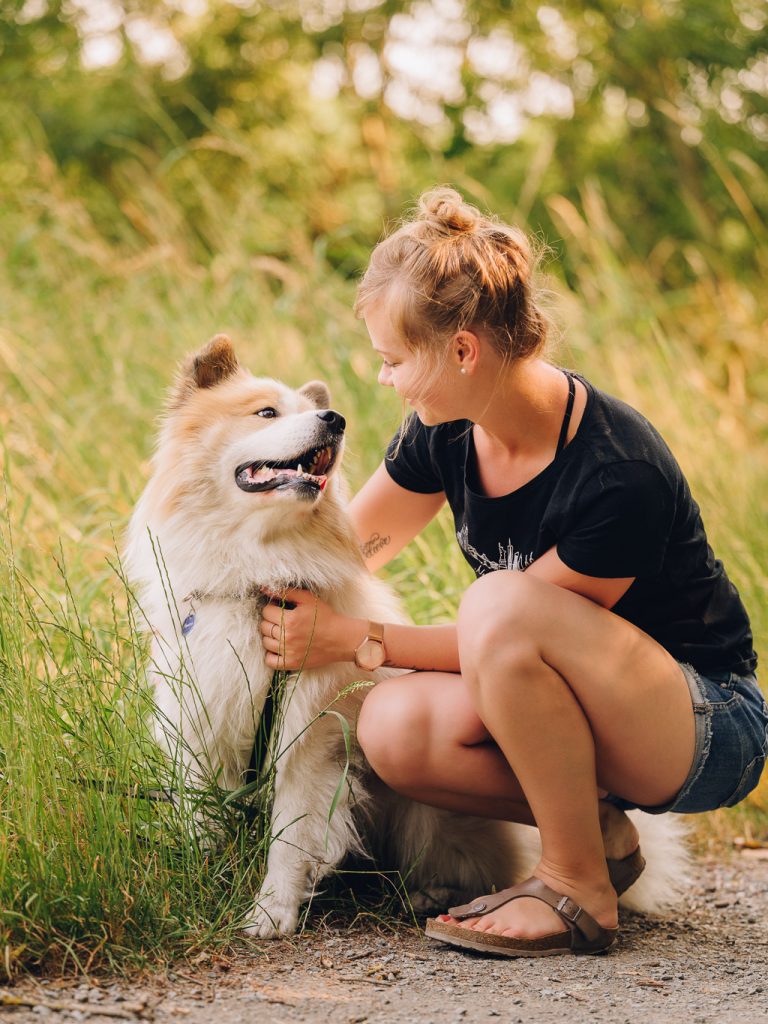 Hund und Besitzerin bei einem Fotoshooting in Gießen