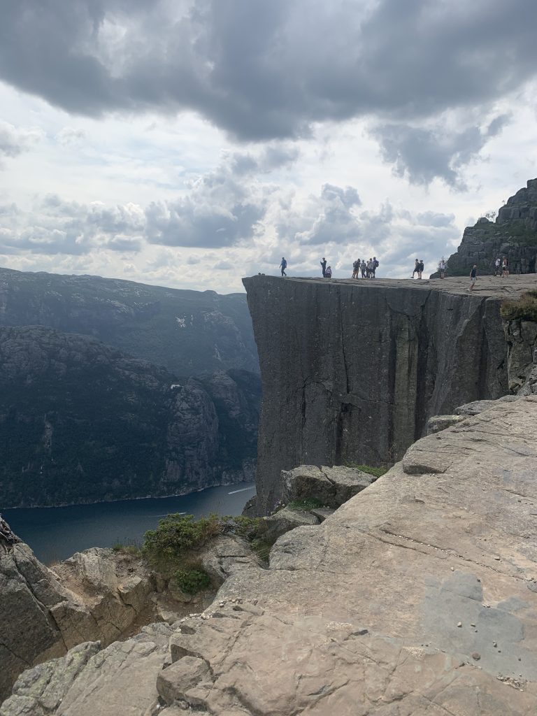 Preikestolen med barn