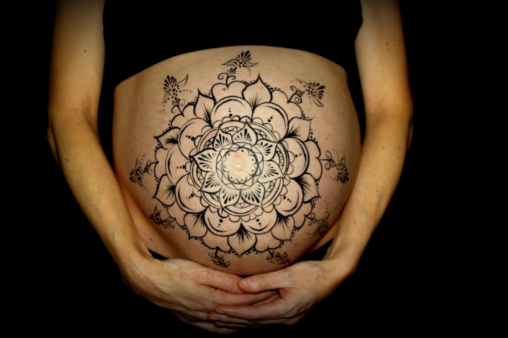 Babybauchbemalung Mandala