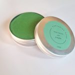 Grøn modellervoks i bæredygtig emballage.