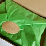 Kasse med grønt silkepapir