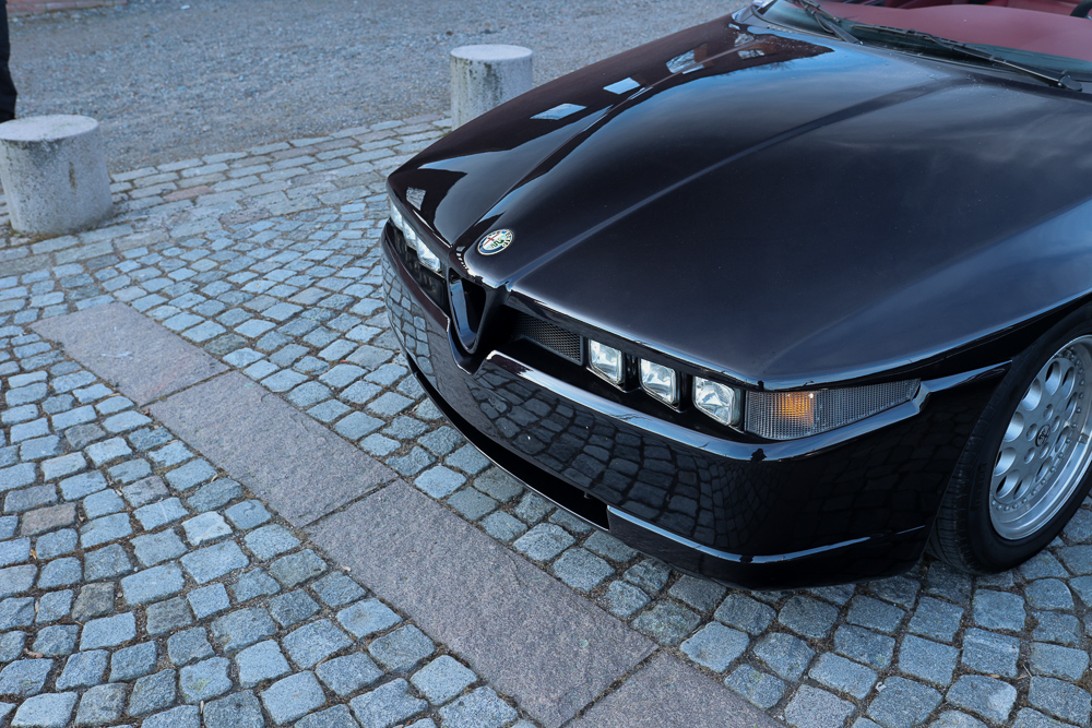 Alfa-Romeo-RZ-front-on-parkinglot.jpg