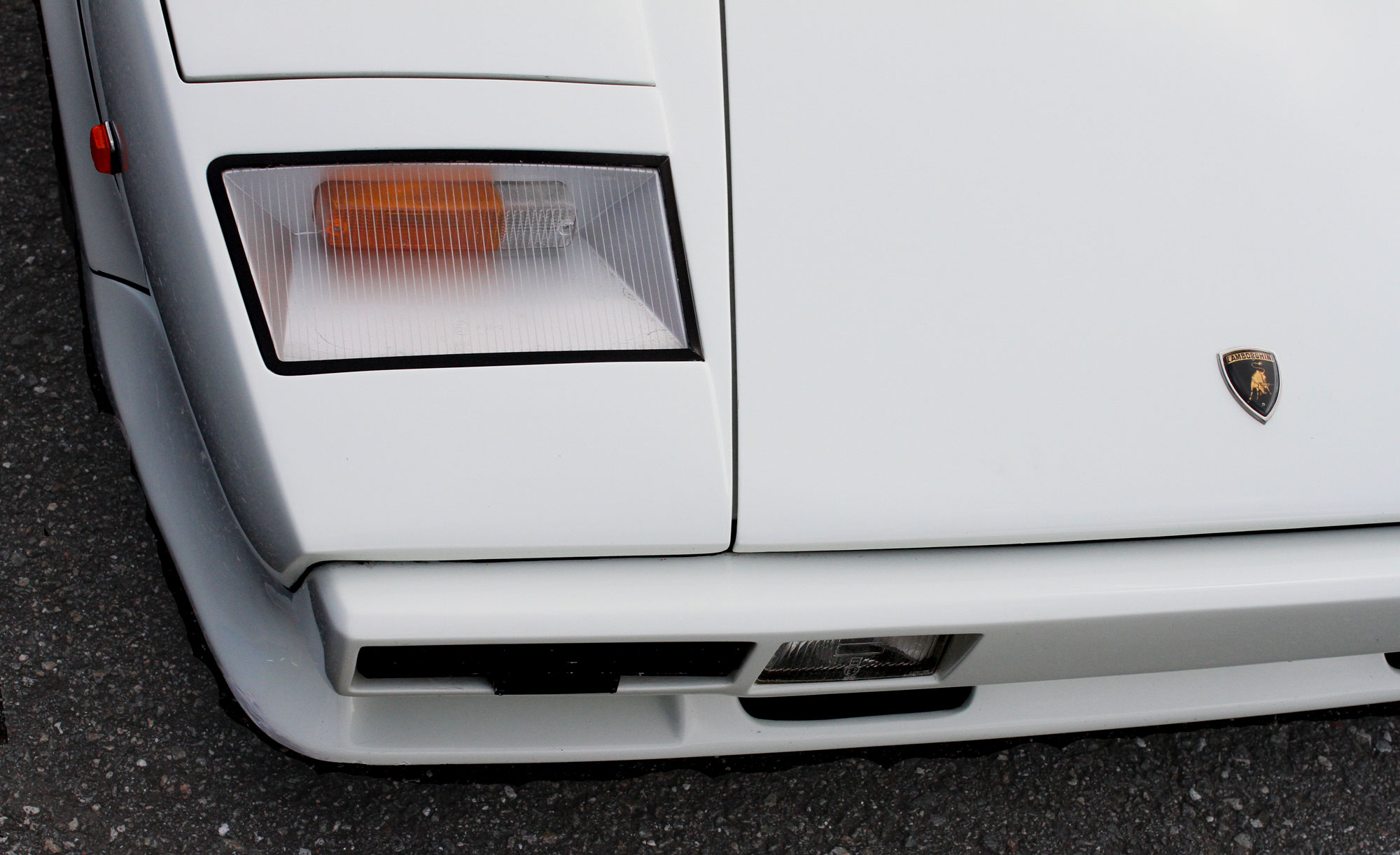 Lamborghini Countach Lp400s White Right headlights in the Lamborghini Cocktail garage