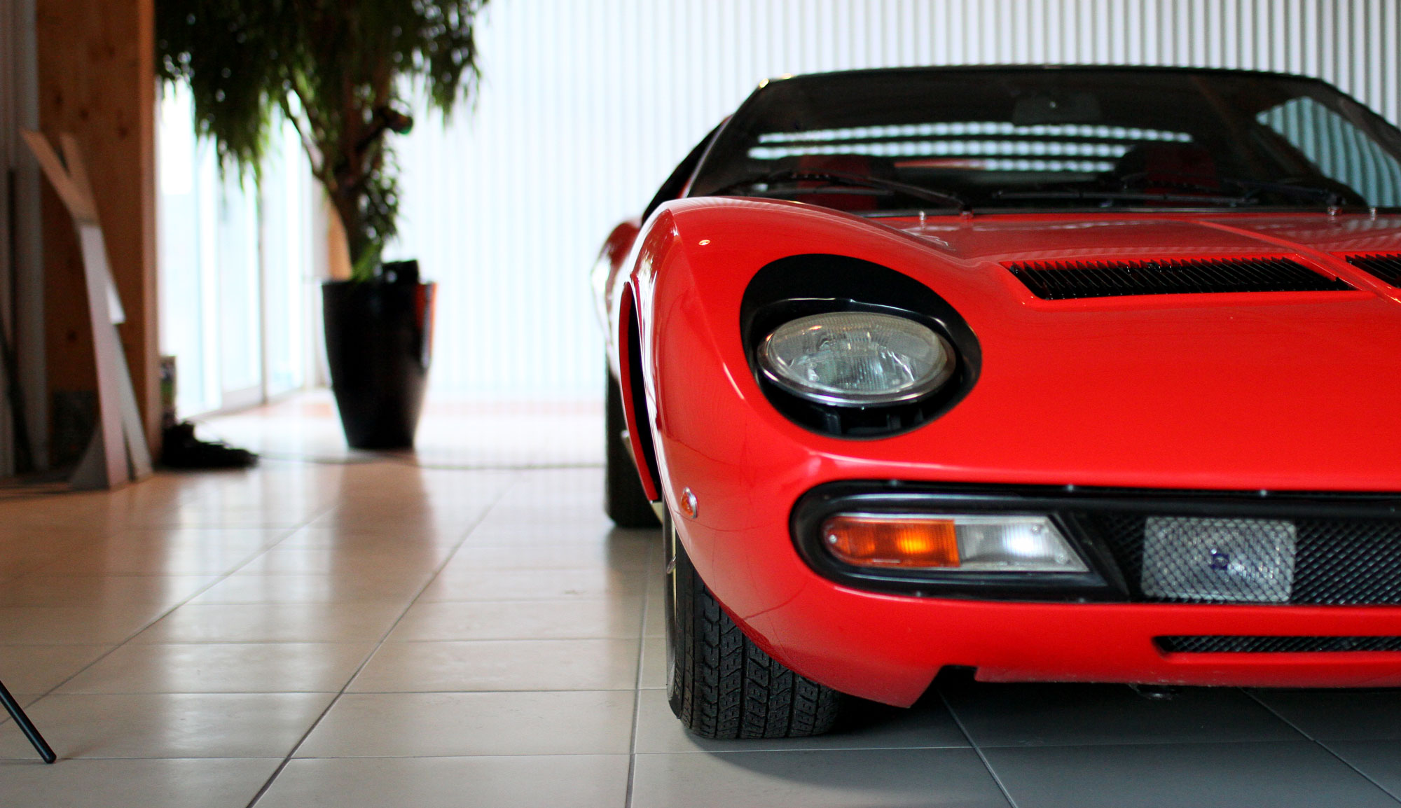 Lamborghini Miura LP400S Red in the garage with a camera tripod sticking out in the picture