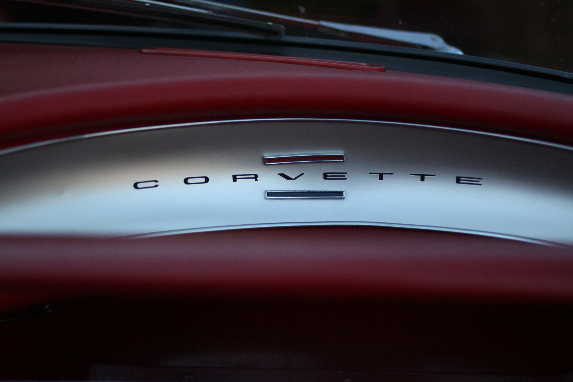 the amazing great Corvette C1 interior. View from the passenger side. 