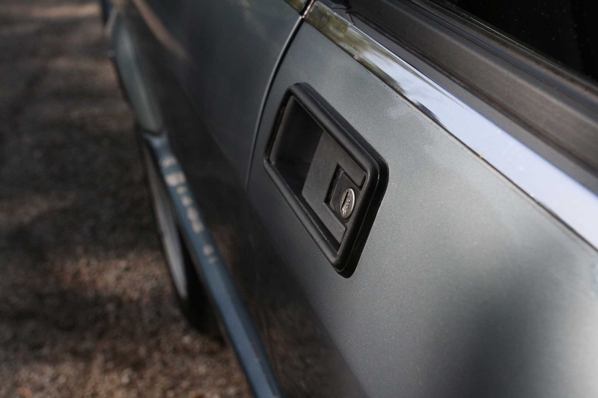 black handle in the right door of a fiat