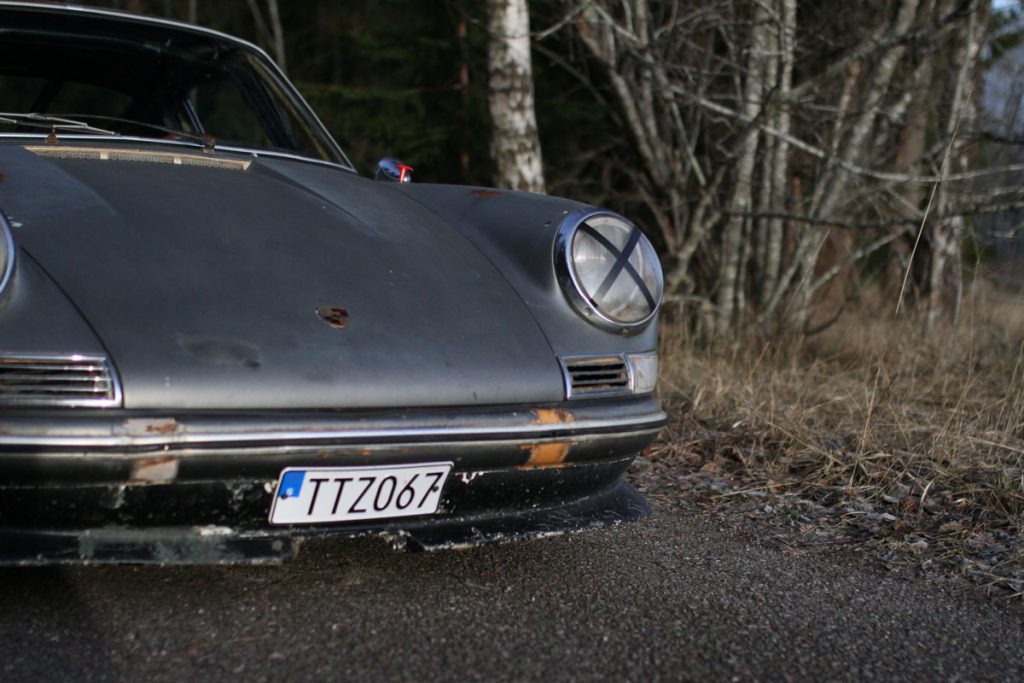 Left headlight with x on, on a PAtina Porsche 912