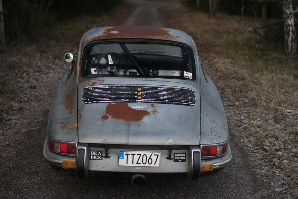 Porsche RUsty patina 912 from behind