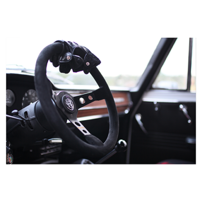 Alfa-Romeo-Giulia-1300-TI-–-Steering-wheel-with-racing-gloves