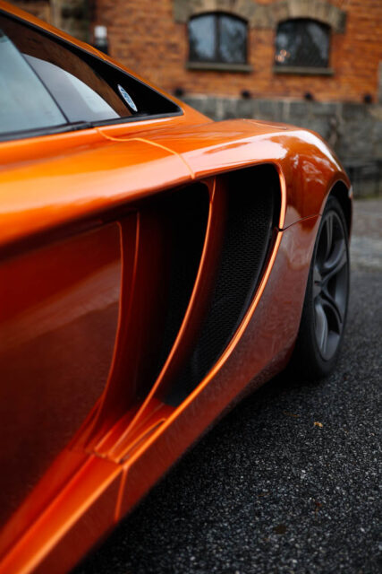 McLaren-mp4-12c-Left-vent-